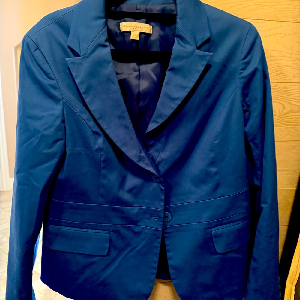 Formal jacket for women size 14 but same fits size 12